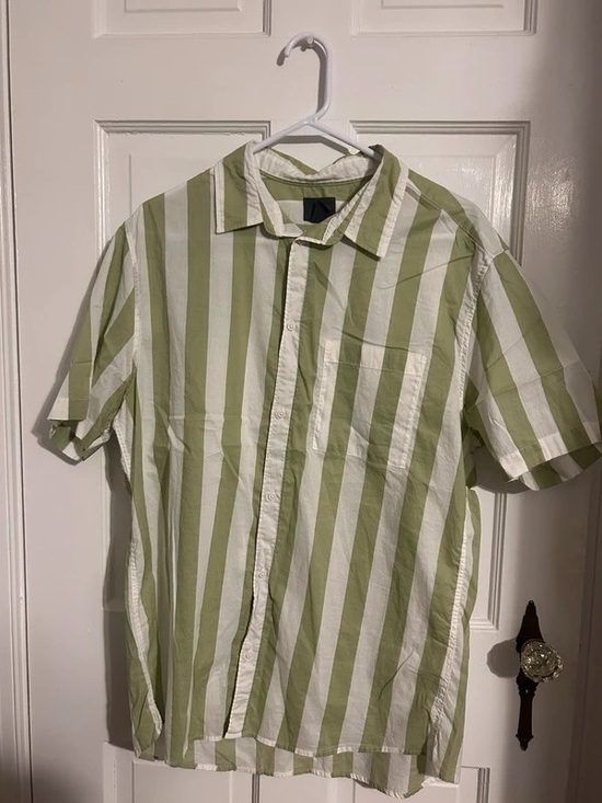 Under Armour Other - Under Armour Men's Short-Sleeve Button-Down Shirt - Light Green & White Stripes